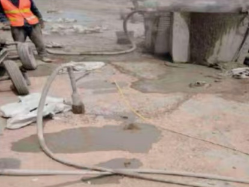 南岳水泥混凝土路面板底注浆技术 路面脱空注浆整治方案